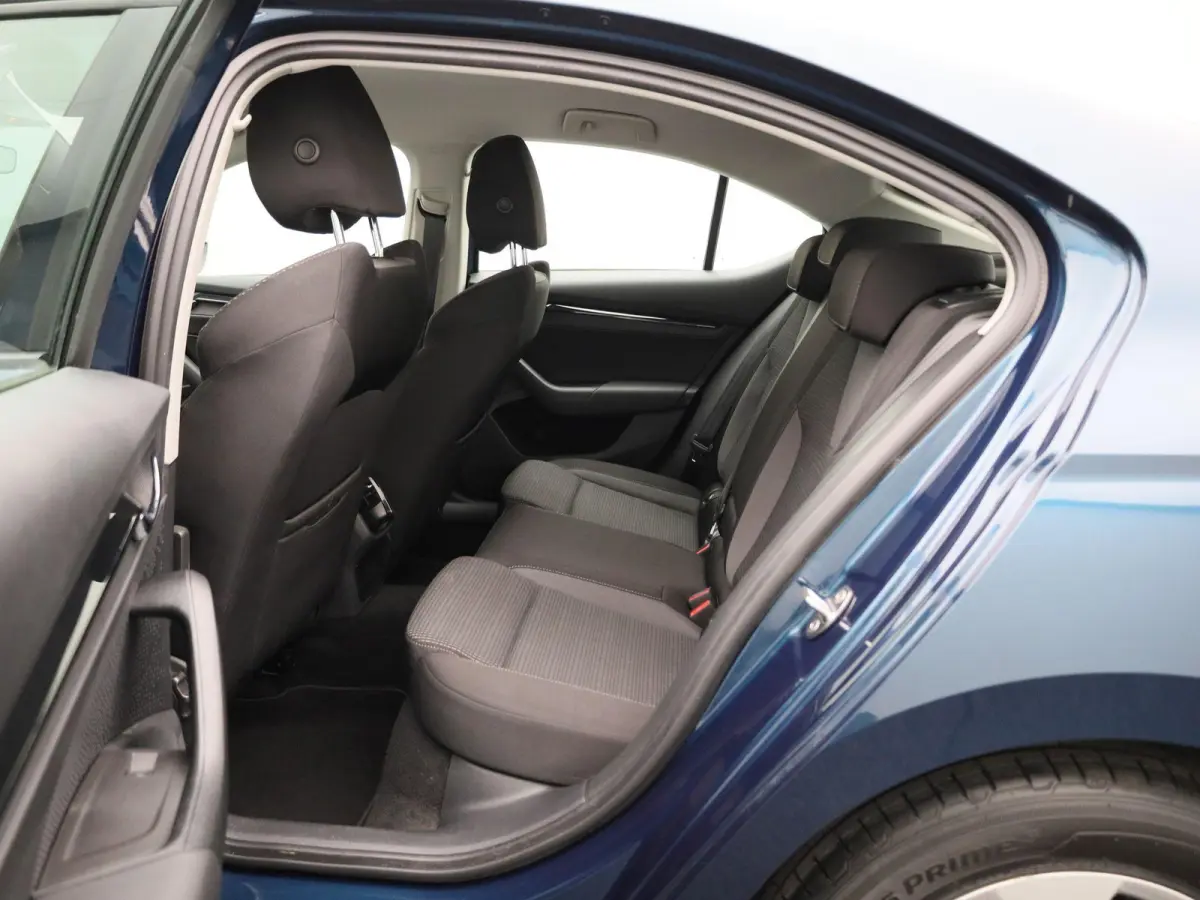 1.0 TSI Business Edition | Apple Carplay / Android Auto | Parkeersensoren | Trekhaak | Lichtmetalen Velgen |