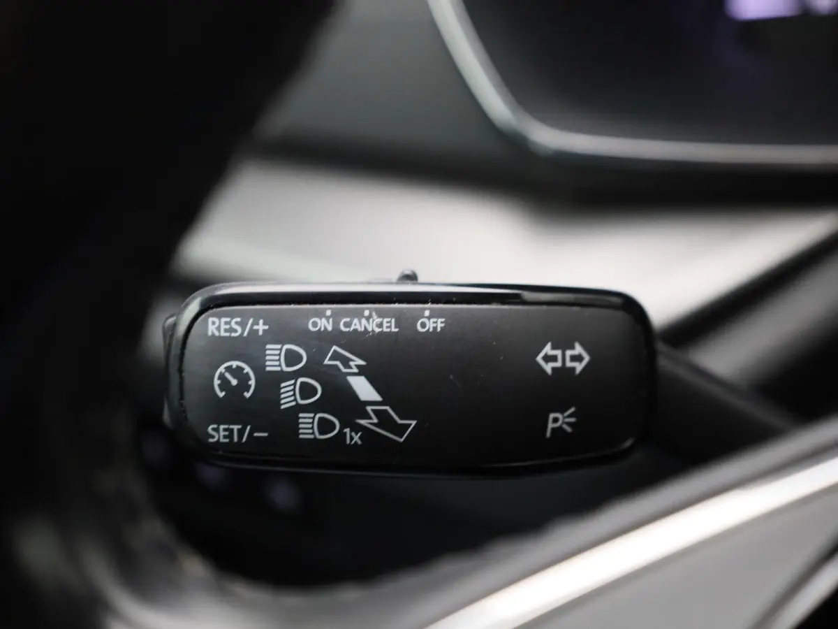 1.0 TSI Business Edition | Apple Carplay / Android Auto | Parkeersensoren | Trekhaak | Lichtmetalen Velgen |