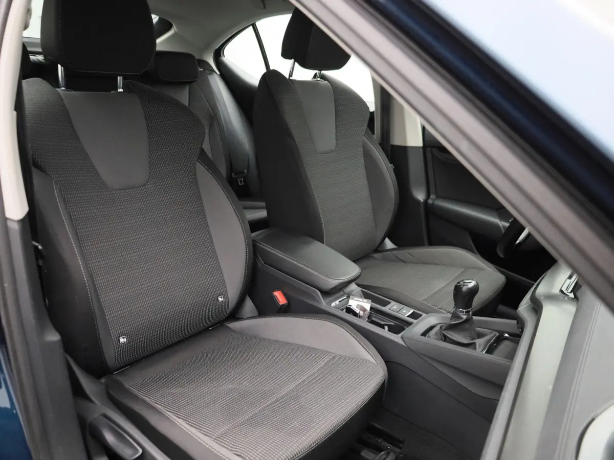 1.0 TSI Business Edition | Apple Carplay / Android Auto | Parkeersensoren | Trekhaak | Lichtmetalen Velgen |