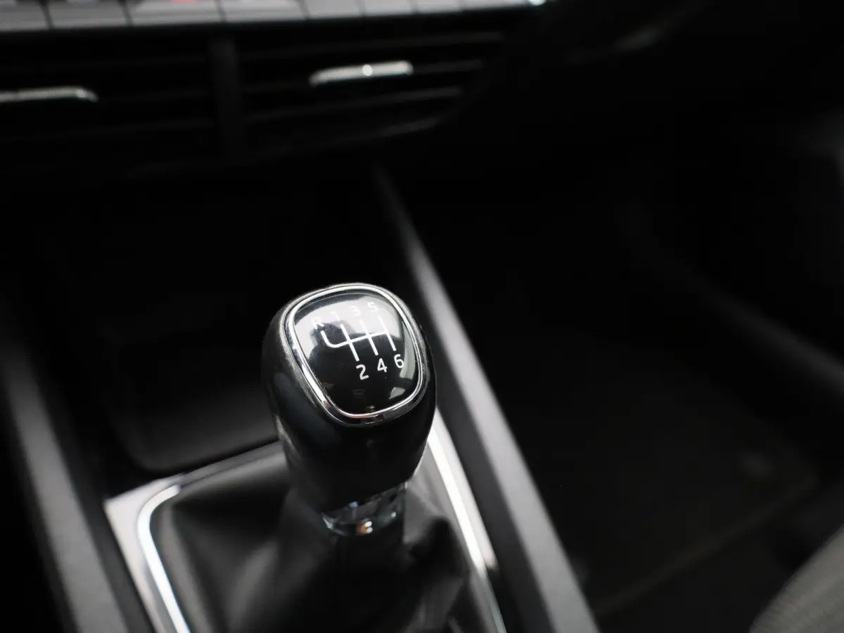 1.0 TSI Business Edition | Apple Carplay / Android Auto | Parkeersensoren | Trekhaak | Lichtmetalen Velgen |
