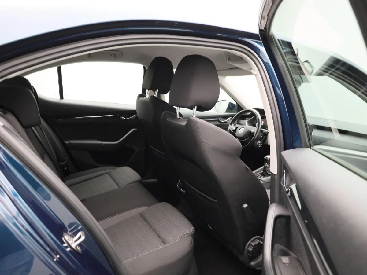 1.0 TSI Business Edition | Apple Carplay / Android Auto | Parkeersensoren | Trekhaak | Lichtmetalen Velgen |