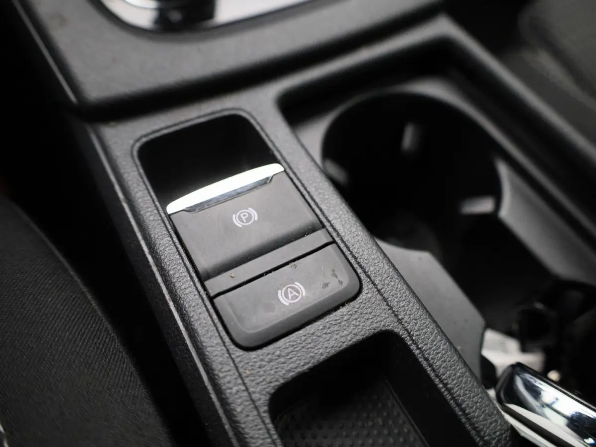 1.0 TSI Business Edition | Apple Carplay / Android Auto | Parkeersensoren | Trekhaak | Lichtmetalen Velgen |