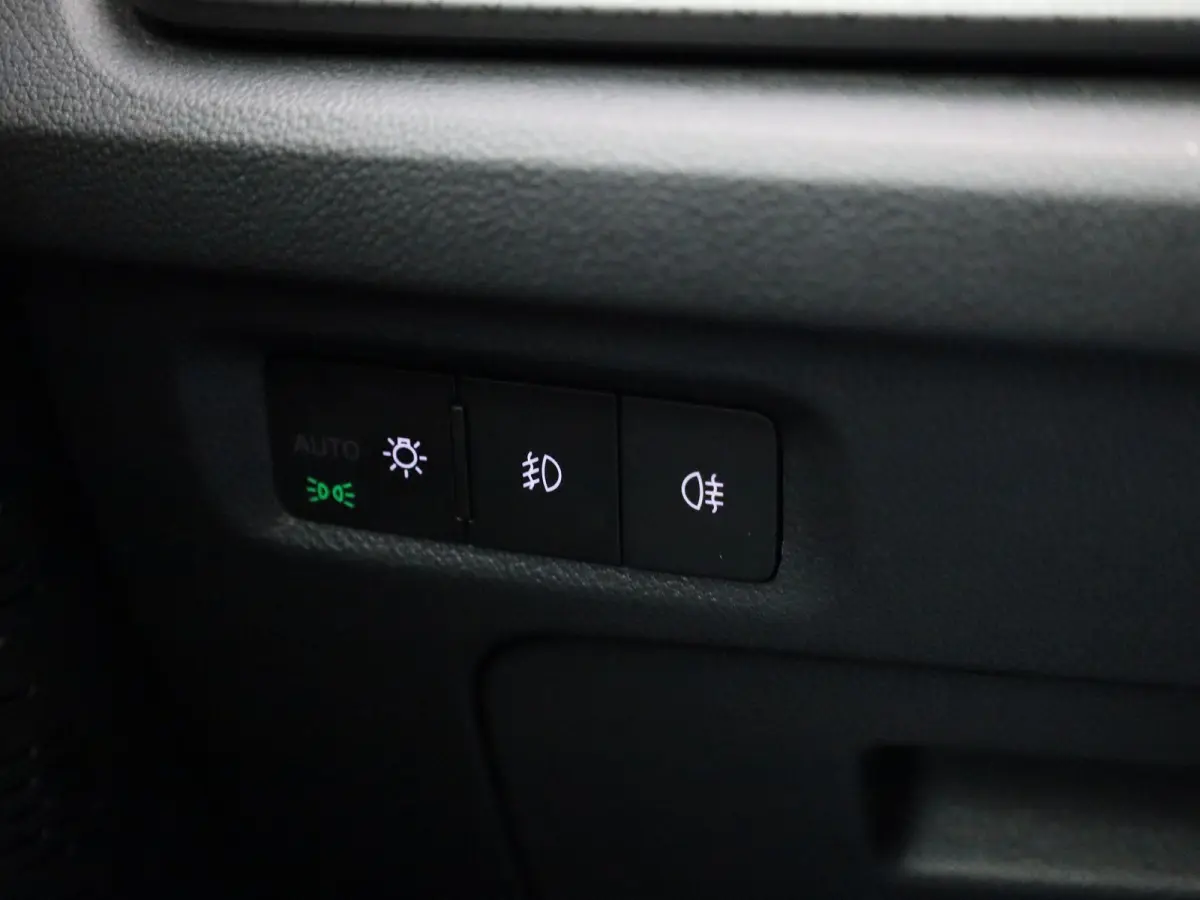 1.0 TSI Business Edition | Apple Carplay / Android Auto | Parkeersensoren | Trekhaak | Lichtmetalen Velgen |