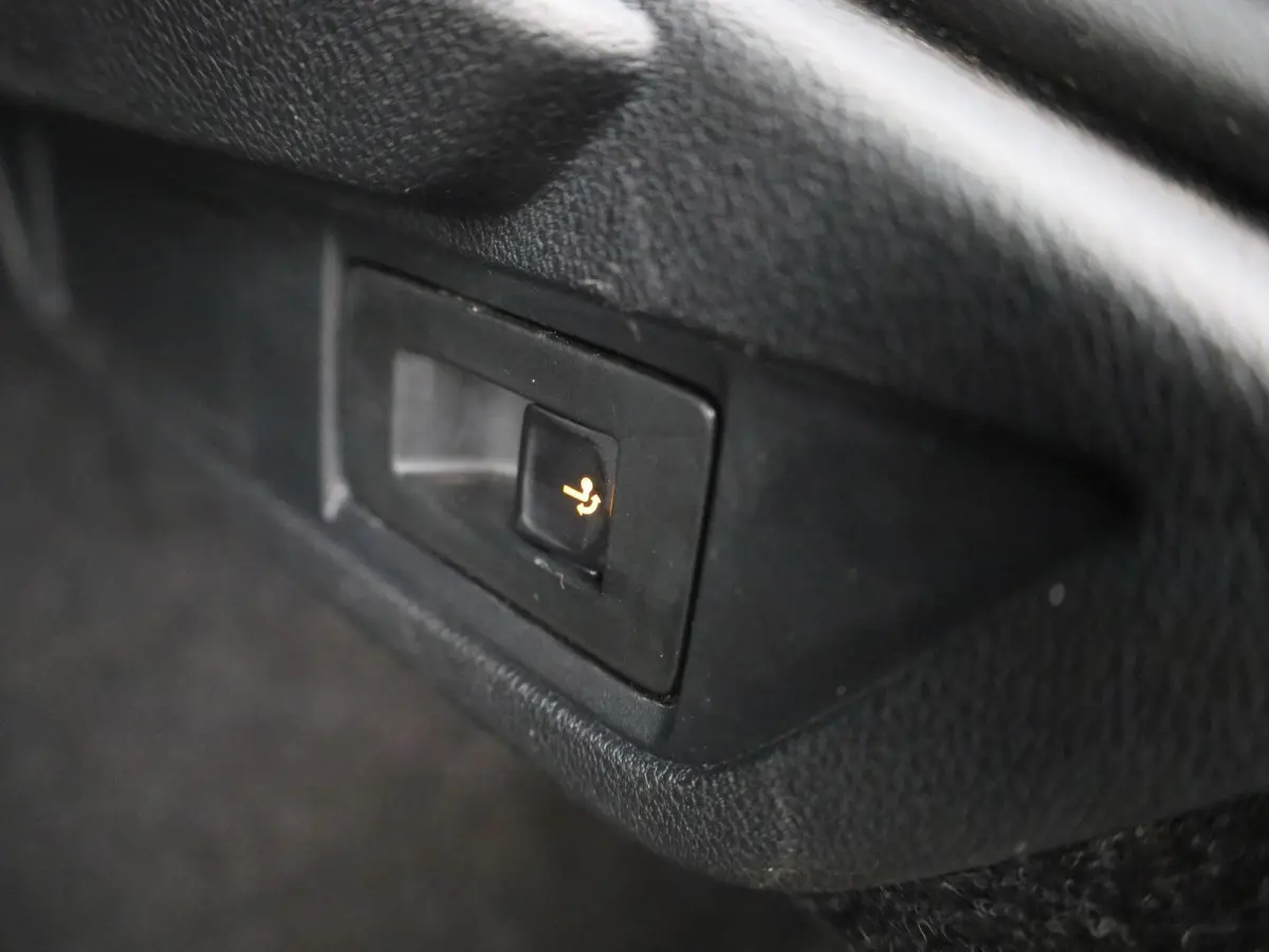 1.0 TSI Business Edition | Apple Carplay / Android Auto | Parkeersensoren | Trekhaak | Lichtmetalen Velgen |