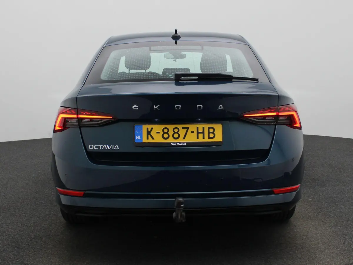 1.0 TSI Business Edition | Apple Carplay / Android Auto | Parkeersensoren | Trekhaak | Lichtmetalen Velgen |