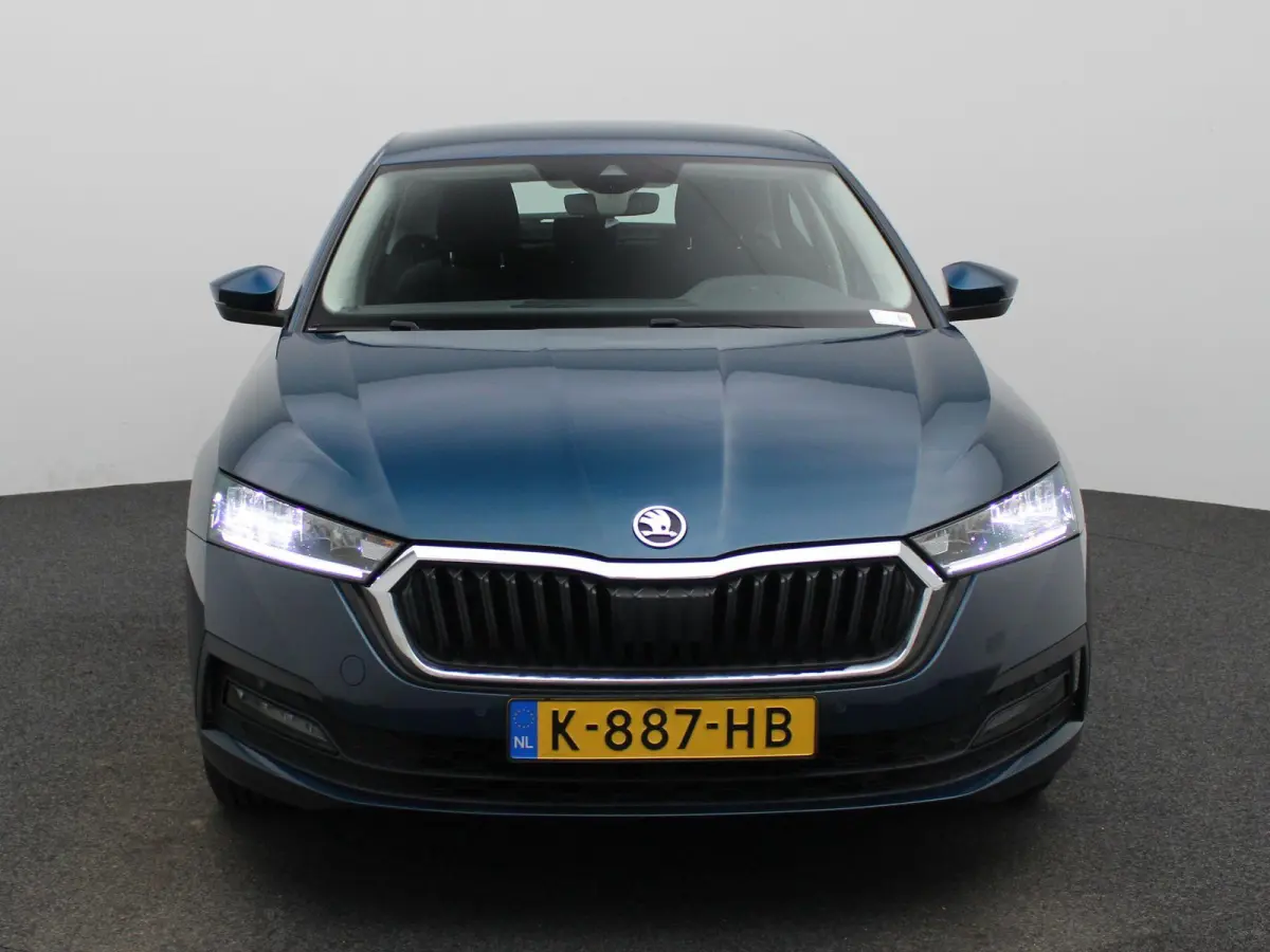 1.0 TSI Business Edition | Apple Carplay / Android Auto | Parkeersensoren | Trekhaak | Lichtmetalen Velgen |