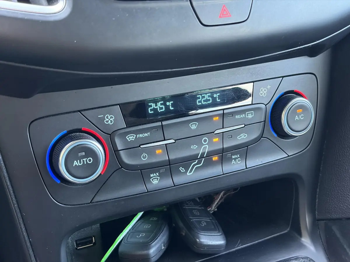 1.5 Titanium D-riem vv in 2024✓150pk✓2e Eigenaar✓Dealer Onderhouden✓Trekhaak✓Carplay✓Keyless✓6bak✓Clima✓Cruise✓Lm velgen✓N.A.P✓Apk tot 08-2027