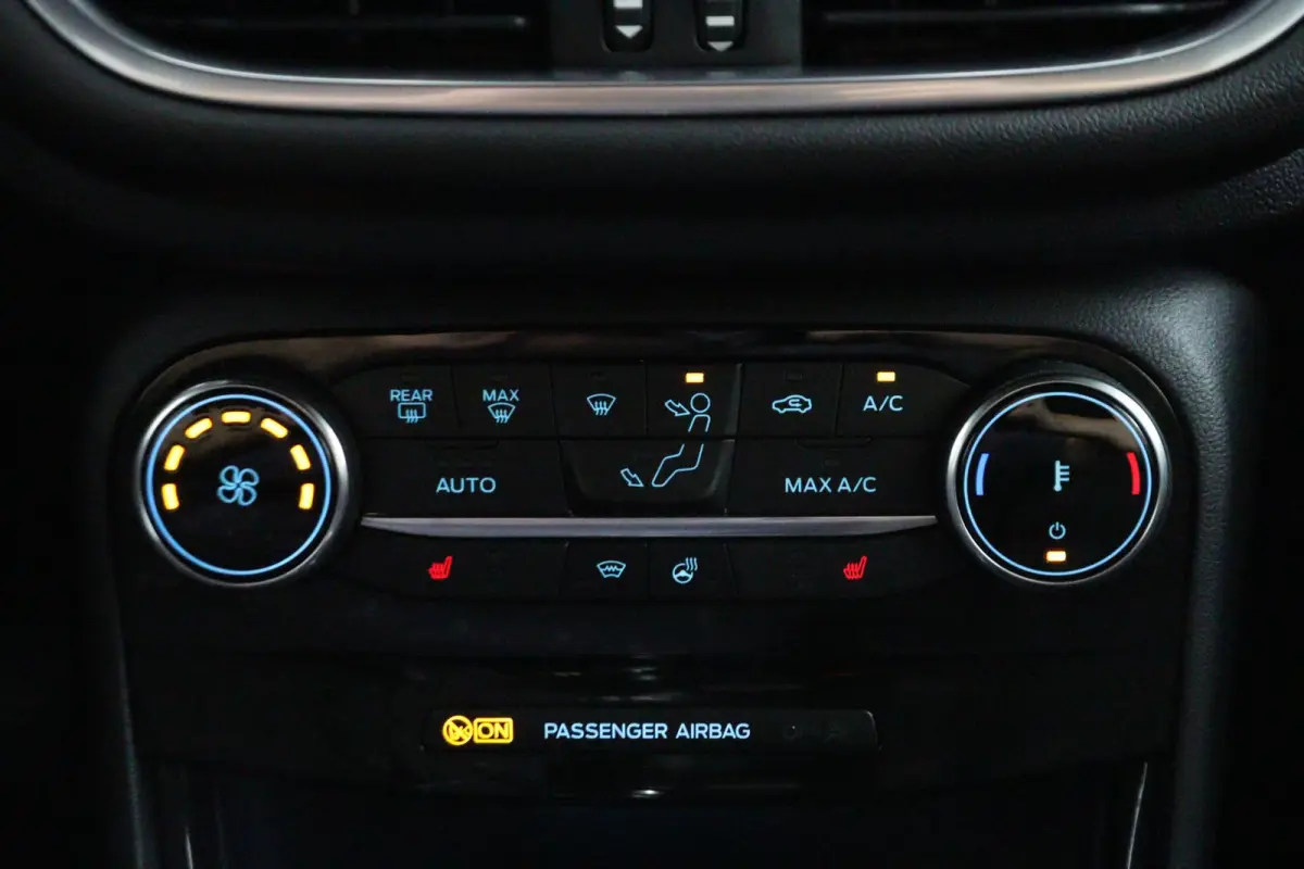 1.0 EcoBoost ST-Line | Trekhaak | Keyless Entry | CarPlay | Digitaal Dashboard |
