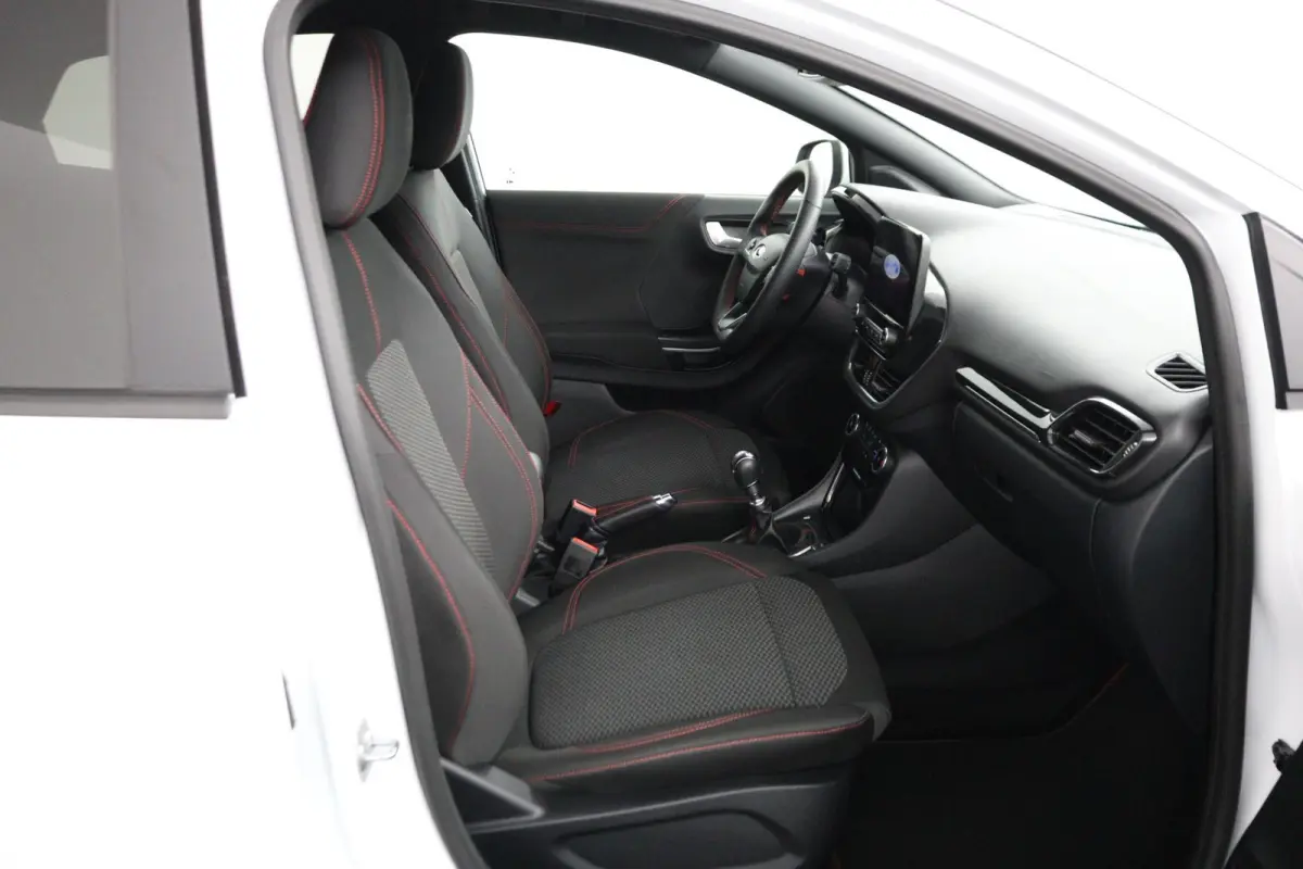1.0 EcoBoost ST-Line | Trekhaak | Keyless Entry | CarPlay | Digitaal Dashboard |