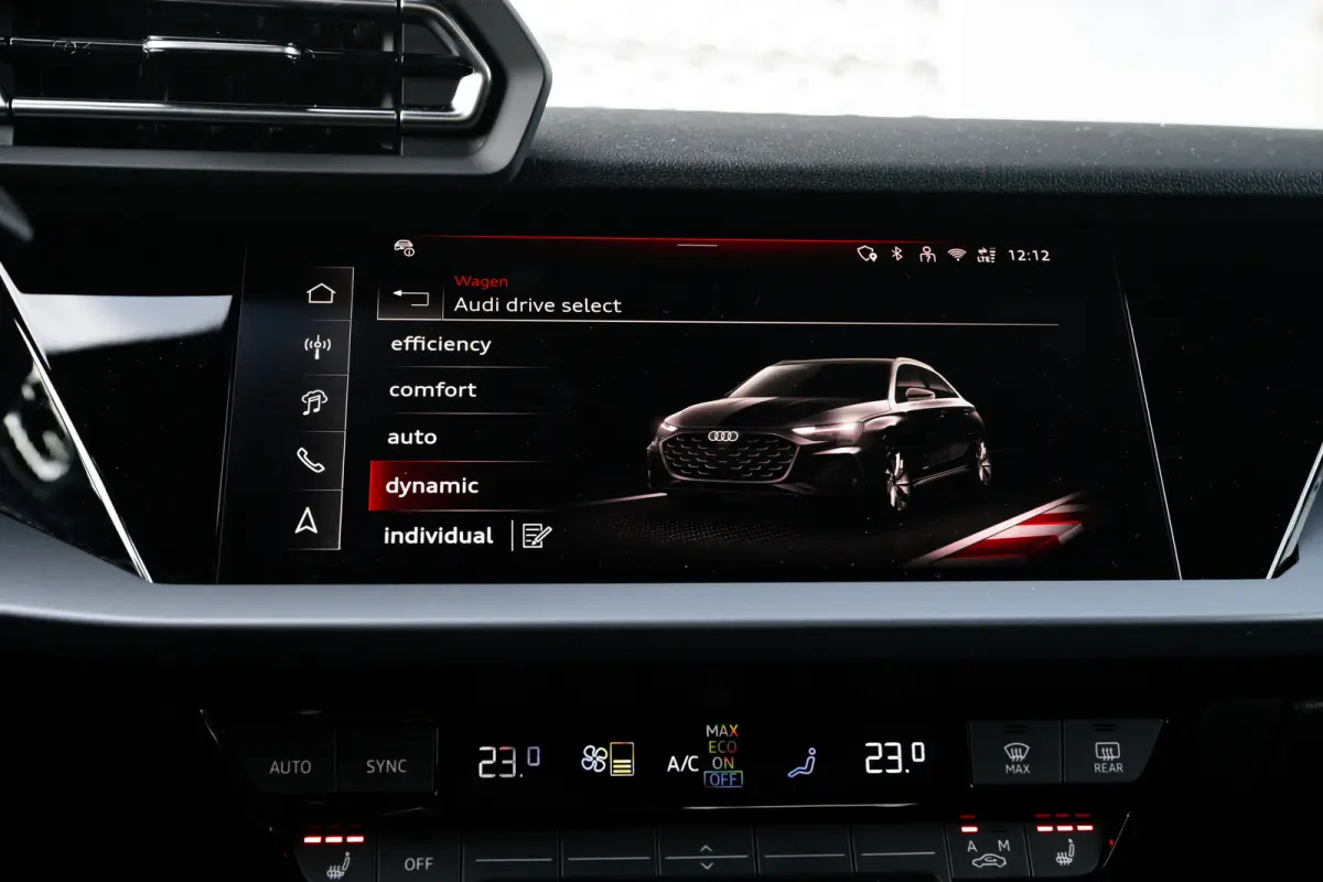 TFSI e 204 pk Advanced | Achteruitrijcamera | Sound System | Stoelverwarming | | Achteruitrijcamera | Adaptive cruisecontrol (Adaptive Cruise Control) | Audi sound system