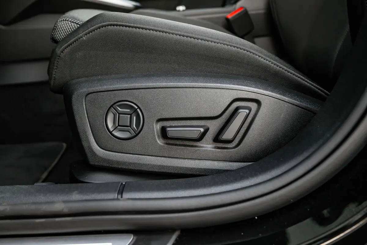 TFSI e 204 pk Advanced | Achteruitrijcamera | Sound System | Stoelverwarming | | Achteruitrijcamera | Adaptive cruisecontrol (Adaptive Cruise Control) | Audi sound system