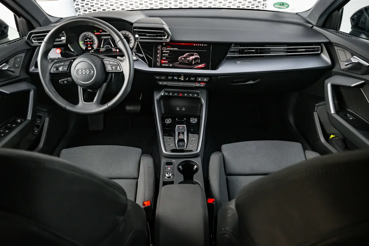 TFSI e 204 pk Advanced | Achteruitrijcamera | Sound System | Stoelverwarming | | Achteruitrijcamera | Adaptive cruisecontrol (Adaptive Cruise Control) | Audi sound system