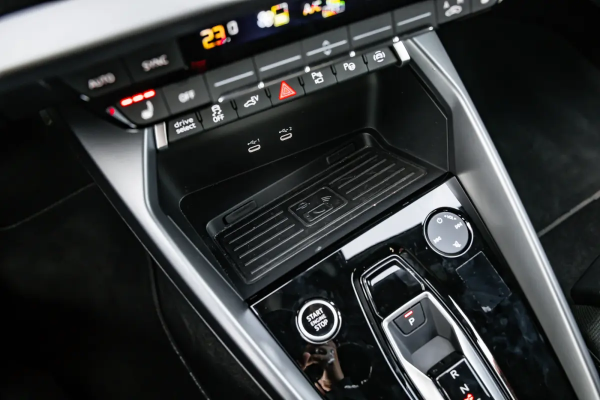 TFSI e 204 pk Advanced | Achteruitrijcamera | Sound System | Stoelverwarming | | Achteruitrijcamera | Adaptive cruisecontrol (Adaptive Cruise Control) | Audi sound system