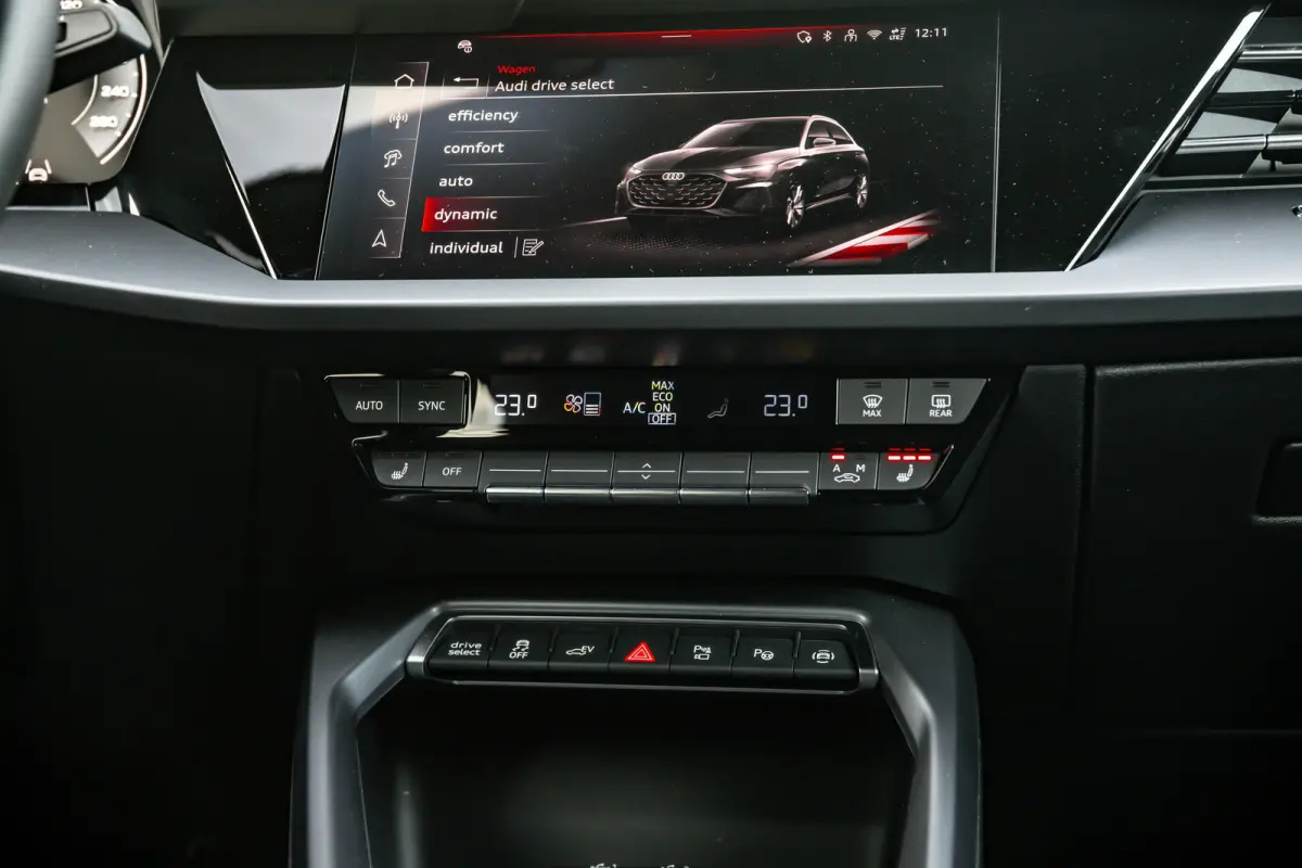 TFSI e 204 pk Advanced | Achteruitrijcamera | Sound System | Stoelverwarming | | Achteruitrijcamera | Adaptive cruisecontrol (Adaptive Cruise Control) | Audi sound system