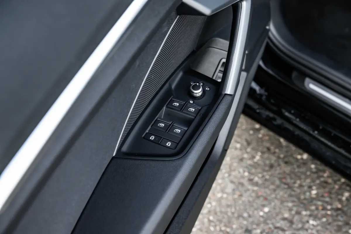 TFSI e 204 pk Advanced | Achteruitrijcamera | Sound System | Stoelverwarming | | Achteruitrijcamera | Adaptive cruisecontrol (Adaptive Cruise Control) | Audi sound system