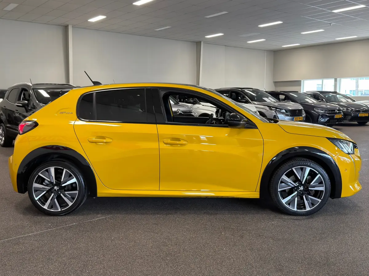 1.2 PureTech GT-Line|NAVI|CAMERA|PANORAMA|CRUISE