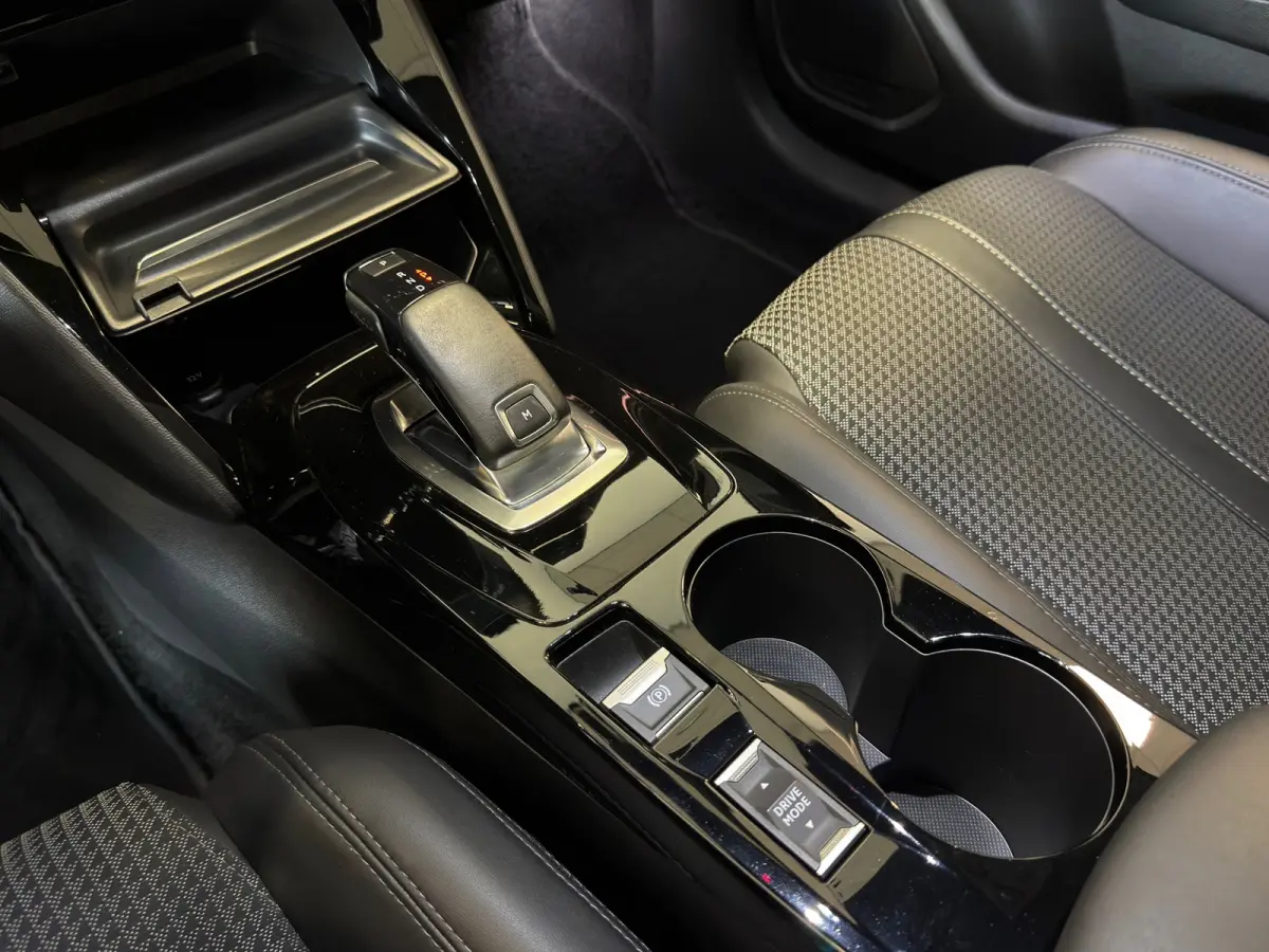 1.2 PureTech GT-Line|NAVI|CAMERA|PANORAMA|CRUISE