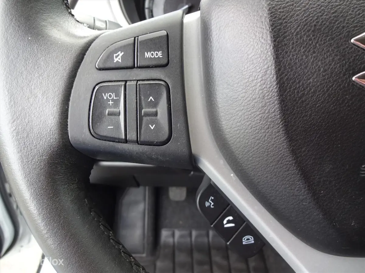1.0 Boosterjet 112PK Select Navigatie