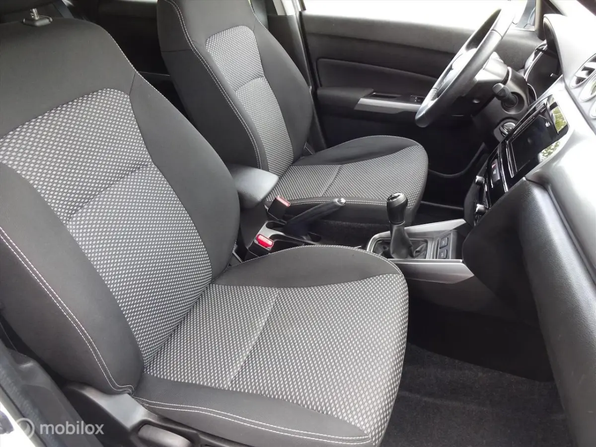1.0 Boosterjet 112PK Select Navigatie
