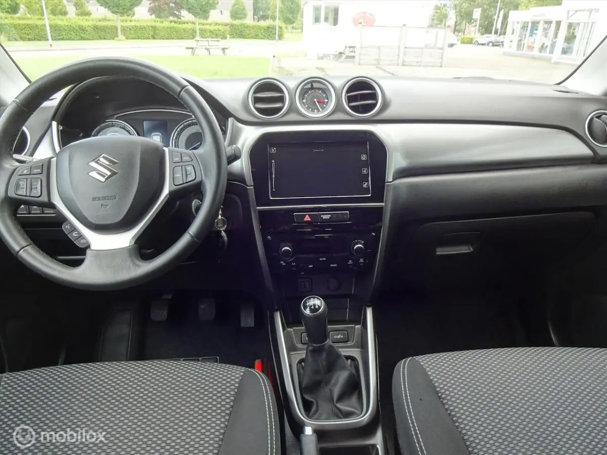 1.0 Boosterjet 112PK Select Navigatie