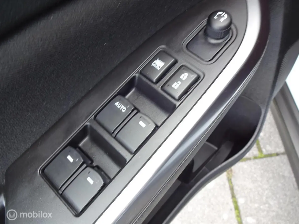 1.0 Boosterjet 112PK Select Navigatie