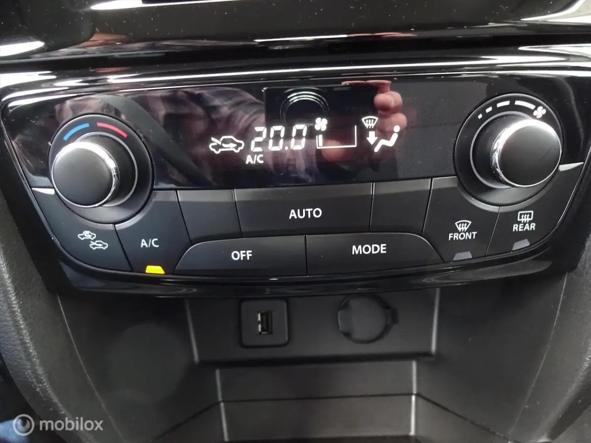 1.0 Boosterjet 112PK Select Navigatie