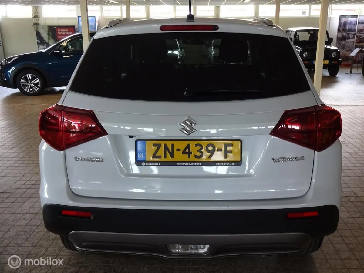 1.0 Boosterjet 112PK Select Navigatie