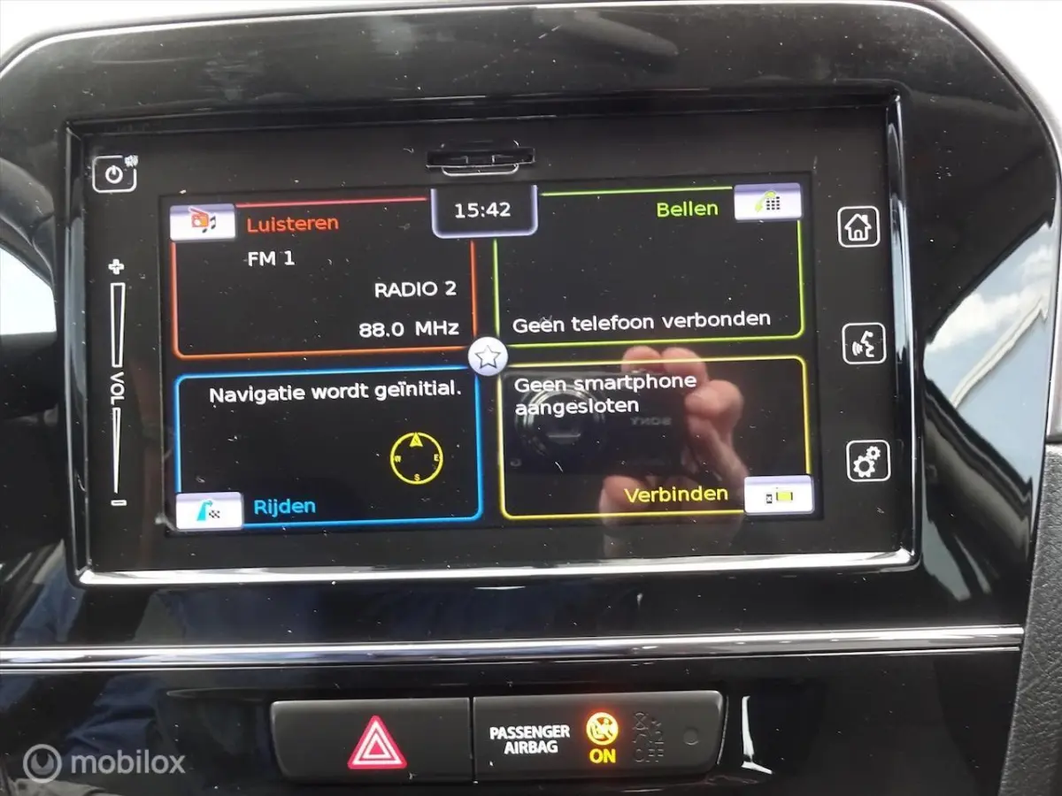 1.0 Boosterjet 112PK Select Navigatie