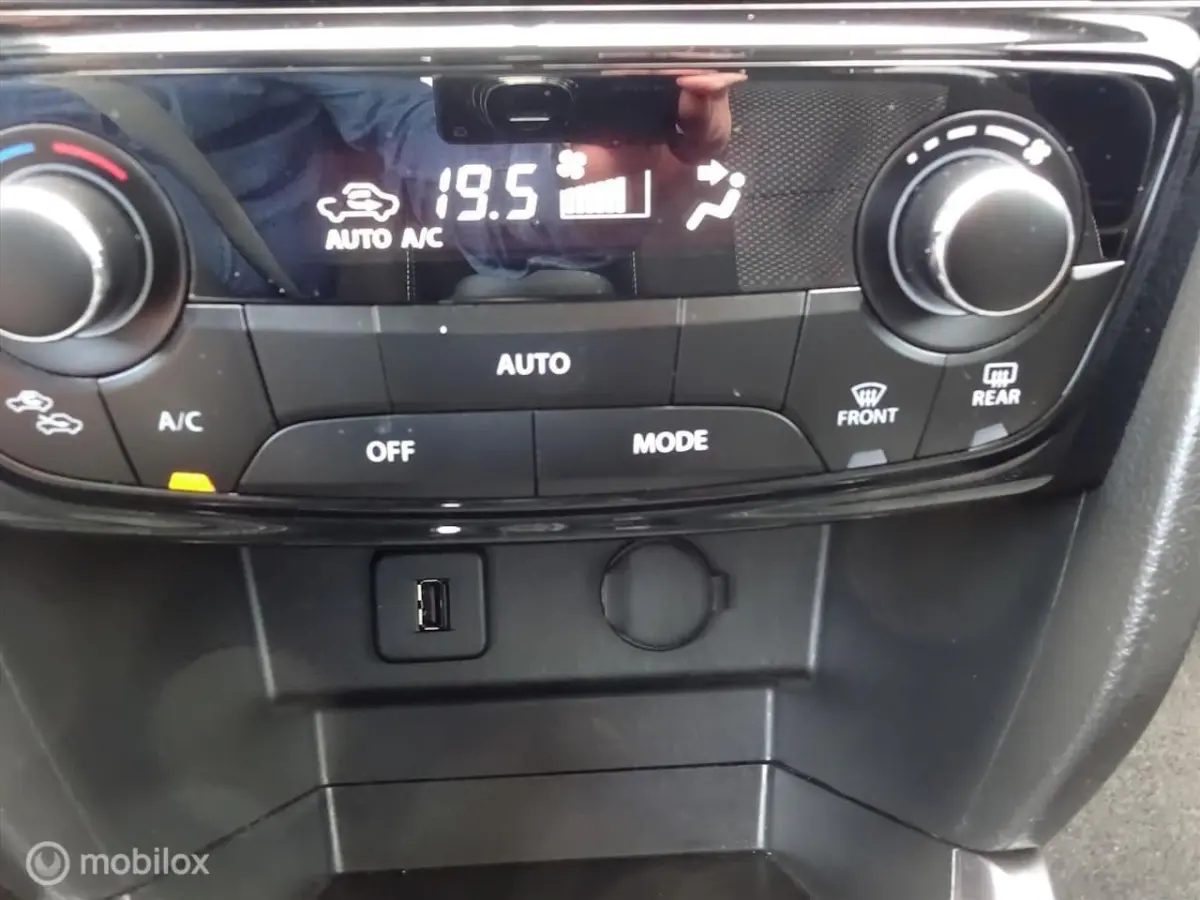 1.0 Boosterjet 112PK Select Navigatie