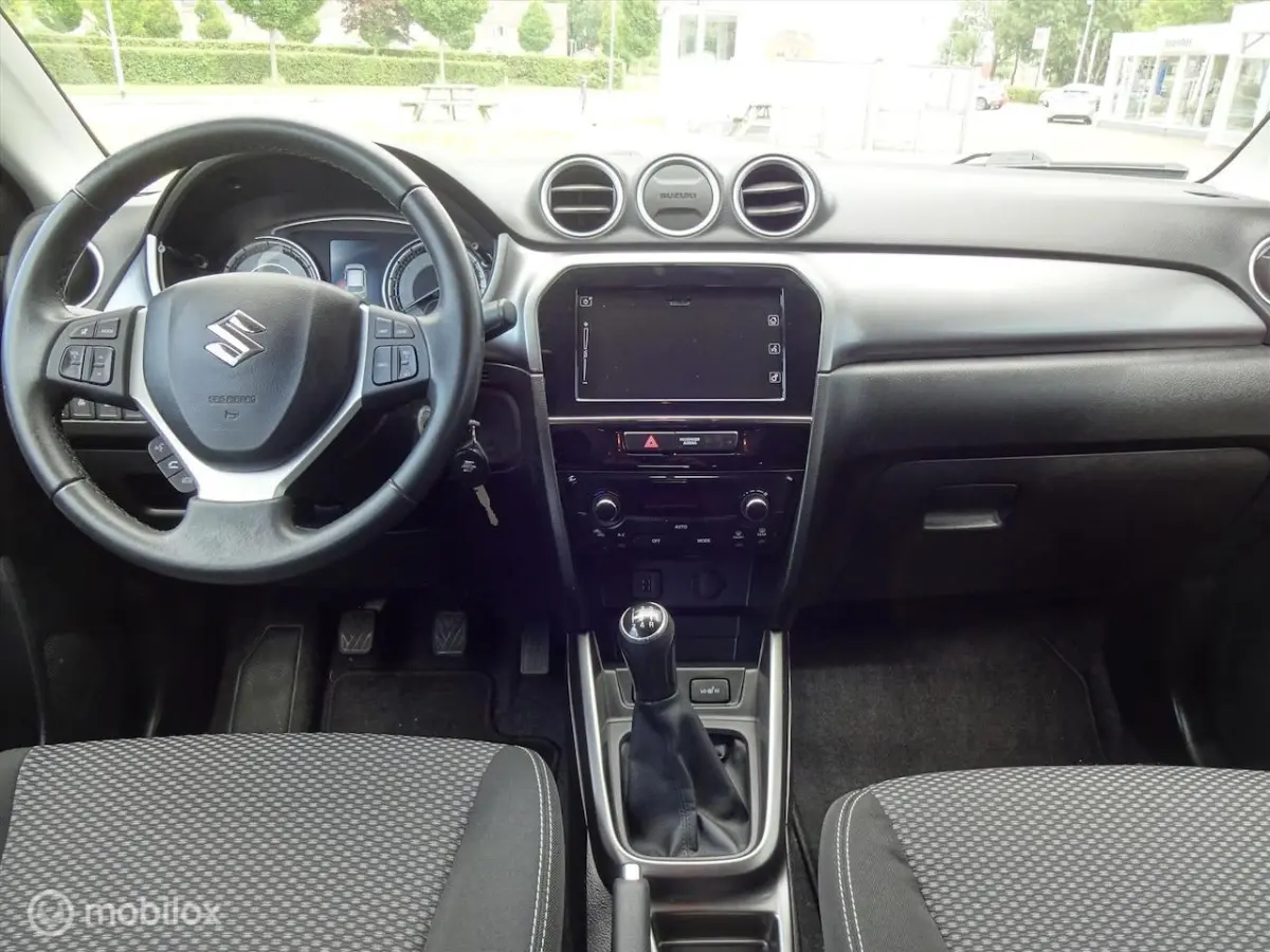 1.0 Boosterjet 112PK Select Navigatie
