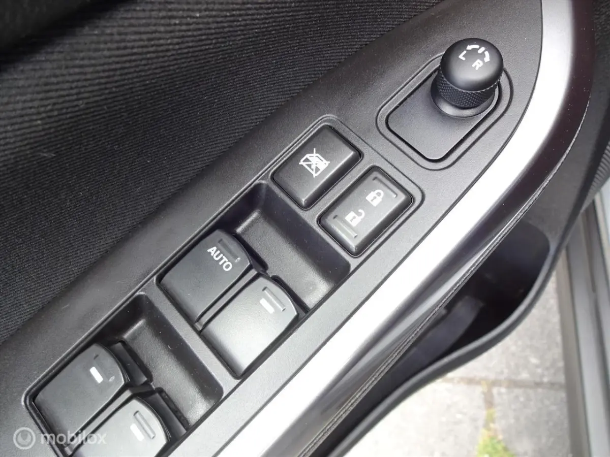 1.0 Boosterjet 112PK Select Navigatie