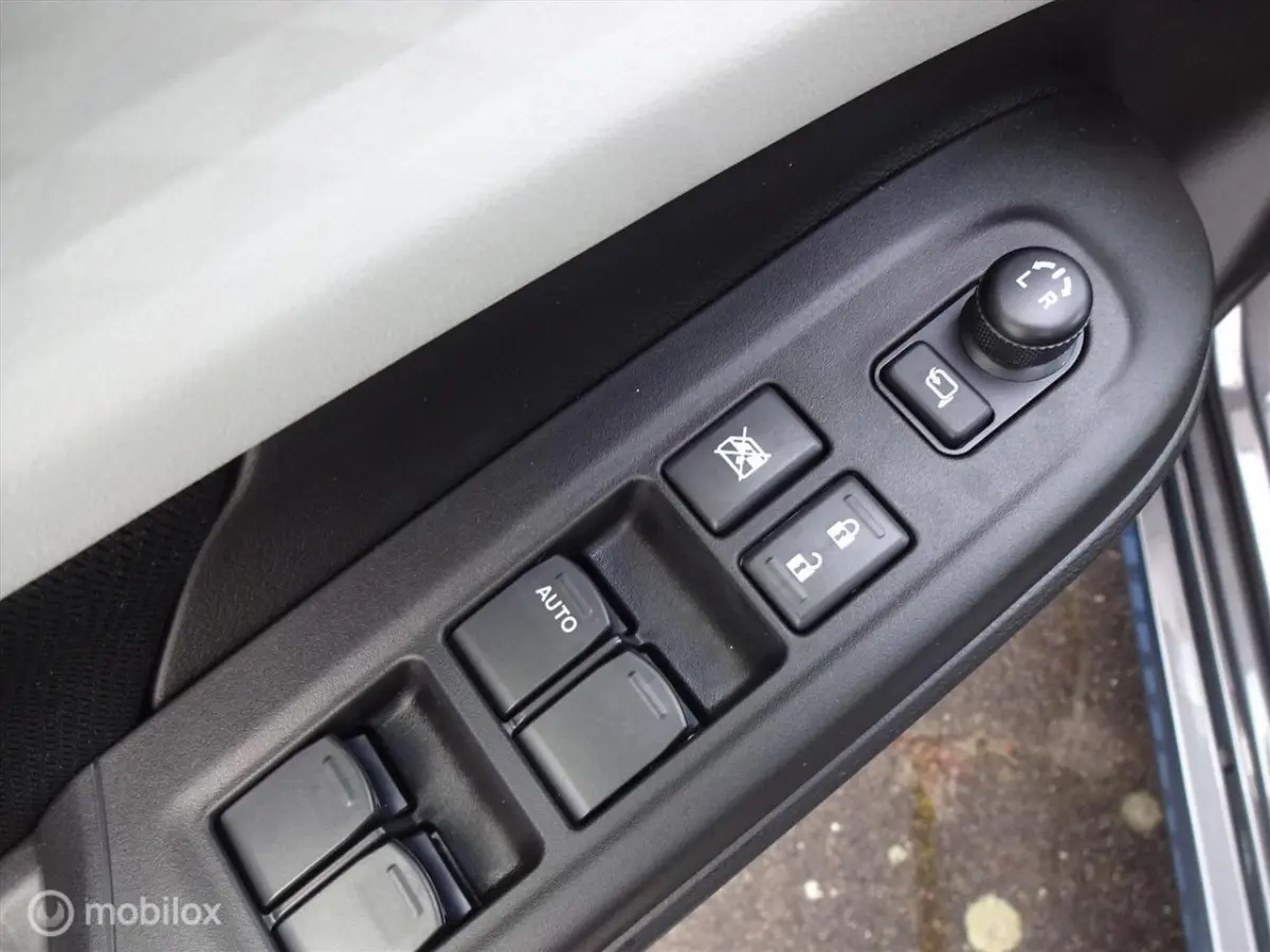 1.2 Smart Hybrid Style, Nieuw, actie € 2.200, - korting
