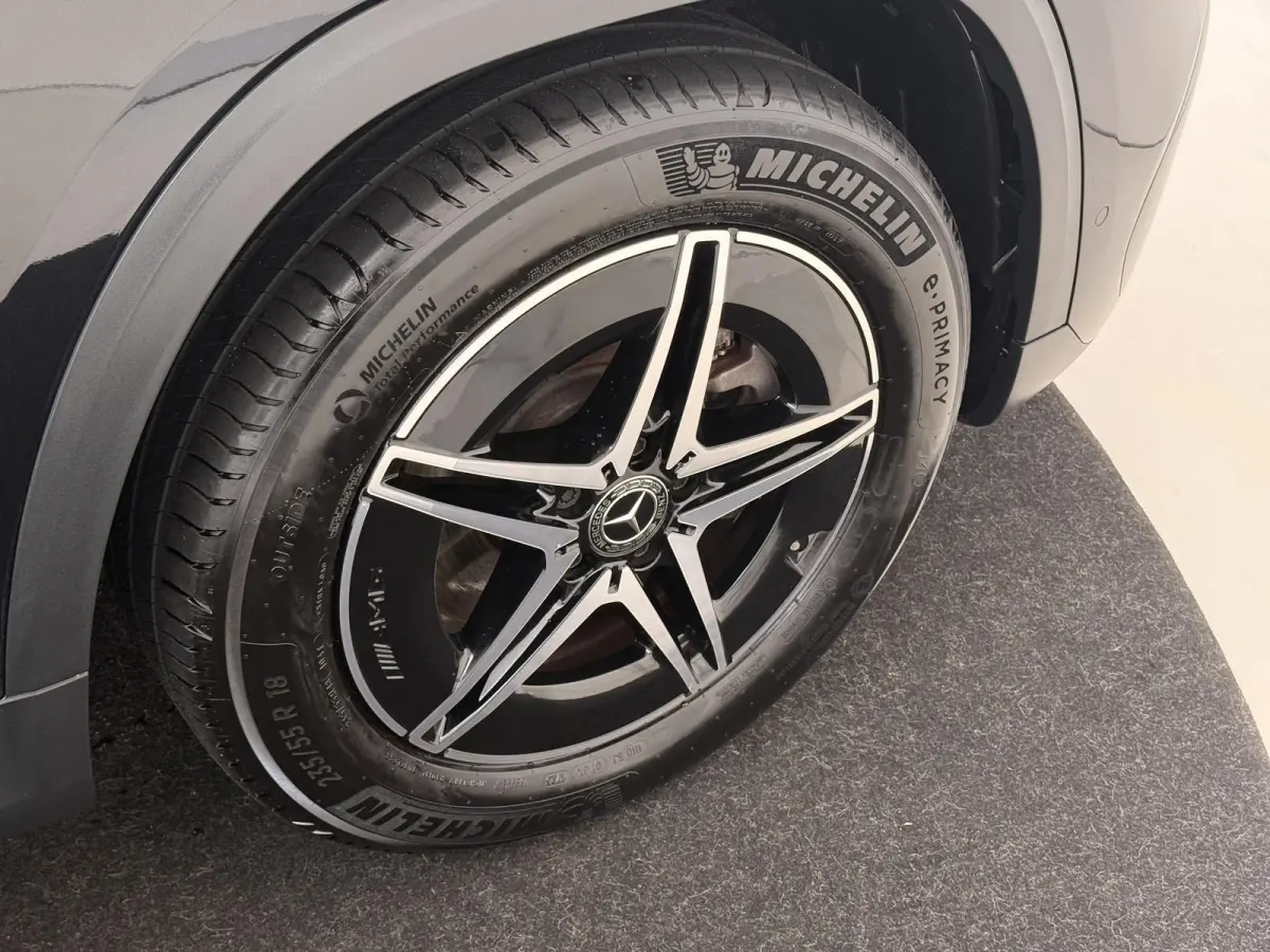 250 Business Solution AMG 67 kWh Panoramadak / Keyless / Privacy Glass / Parkeercamera / Sfeerverlichting / Elektr. Kofferklep / Stoelverwarming