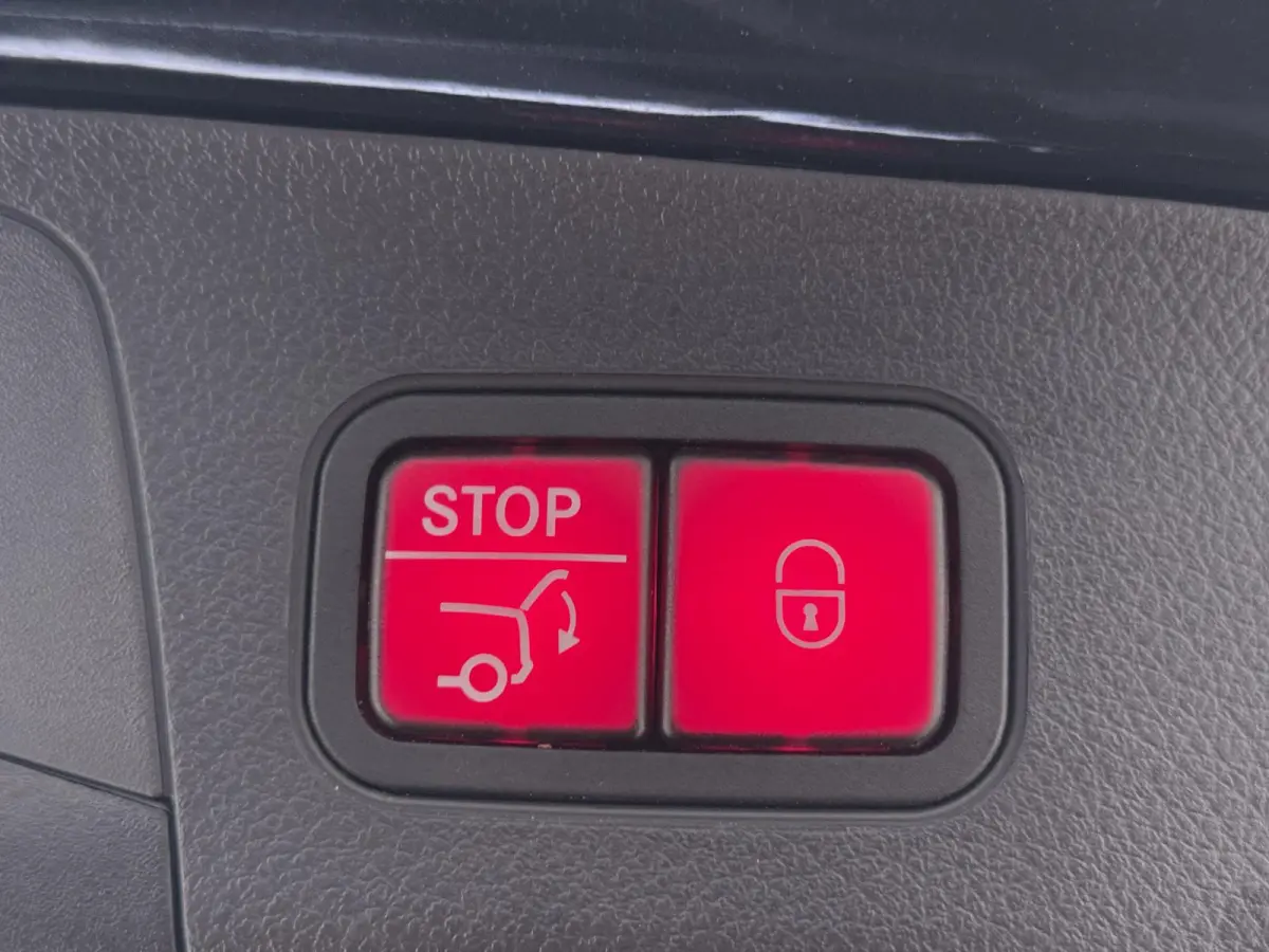 250 Business Solution AMG 67 kWh Panoramadak / Keyless / Privacy Glass / Parkeercamera / Sfeerverlichting / Elektr. Kofferklep / Stoelverwarming