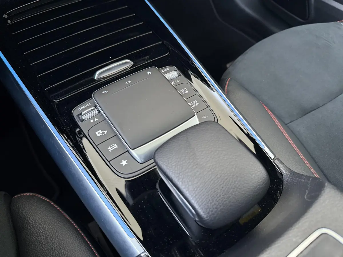 250 Business Solution AMG 67 kWh Panoramadak / Keyless / Privacy Glass / Parkeercamera / Sfeerverlichting / Elektr. Kofferklep / Stoelverwarming