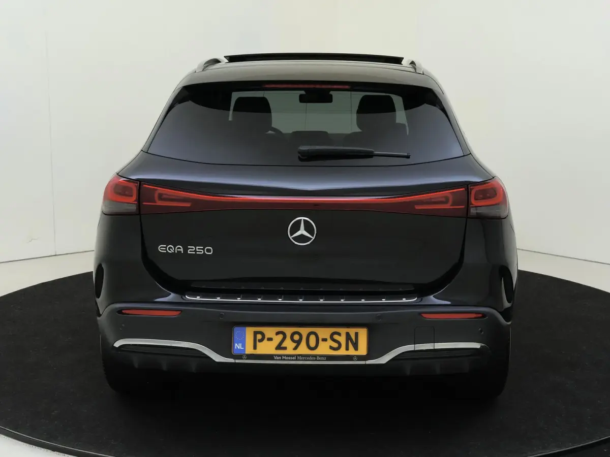 250 Business Solution AMG 67 kWh Panoramadak / Keyless / Privacy Glass / Parkeercamera / Sfeerverlichting / Elektr. Kofferklep / Stoelverwarming