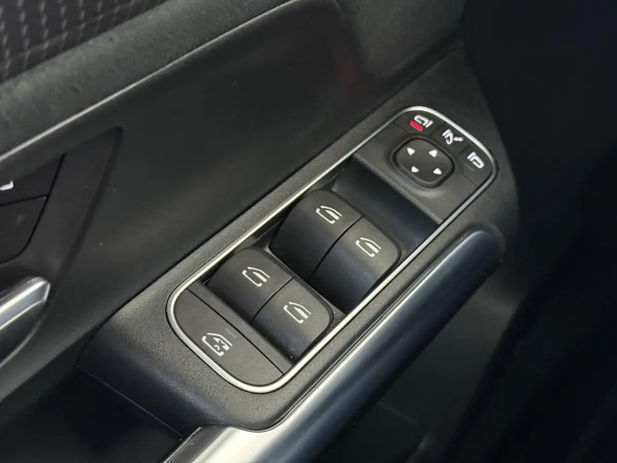 250 Business Solution AMG 67 kWh Panoramadak / Keyless / Privacy Glass / Parkeercamera / Sfeerverlichting / Elektr. Kofferklep / Stoelverwarming