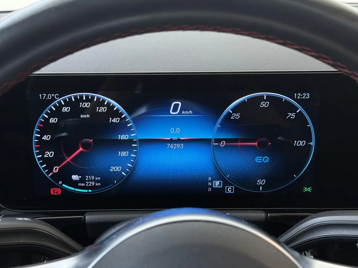 250 Business Solution AMG 67 kWh Panoramadak / Keyless / Privacy Glass / Parkeercamera / Sfeerverlichting / Elektr. Kofferklep / Stoelverwarming