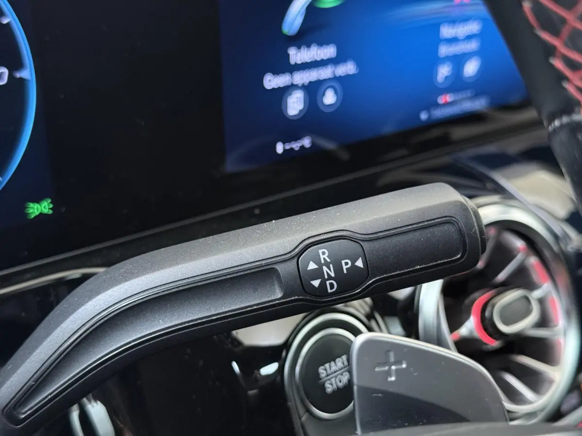 250 Business Solution AMG 67 kWh Panoramadak / Keyless / Privacy Glass / Parkeercamera / Sfeerverlichting / Elektr. Kofferklep / Stoelverwarming