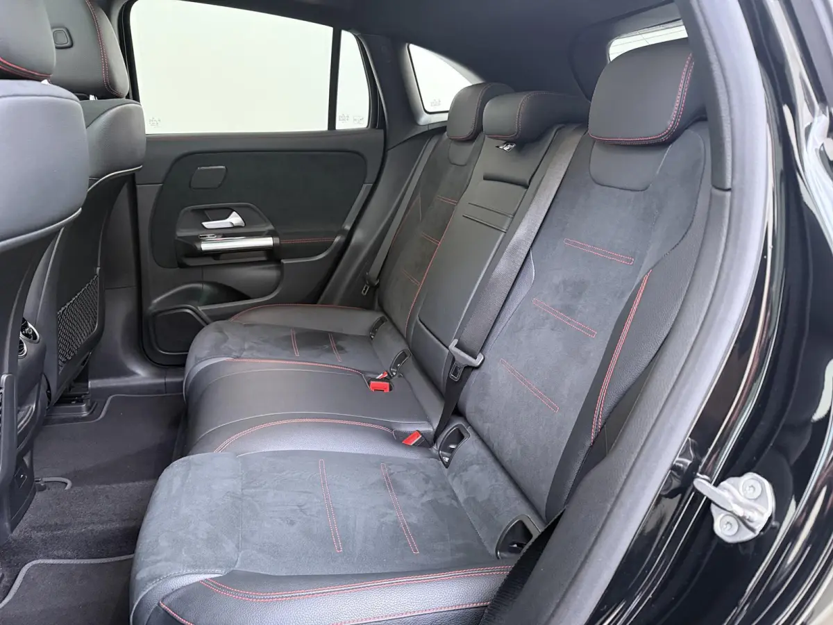 250 Business Solution AMG 67 kWh Panoramadak / Keyless / Privacy Glass / Parkeercamera / Sfeerverlichting / Elektr. Kofferklep / Stoelverwarming