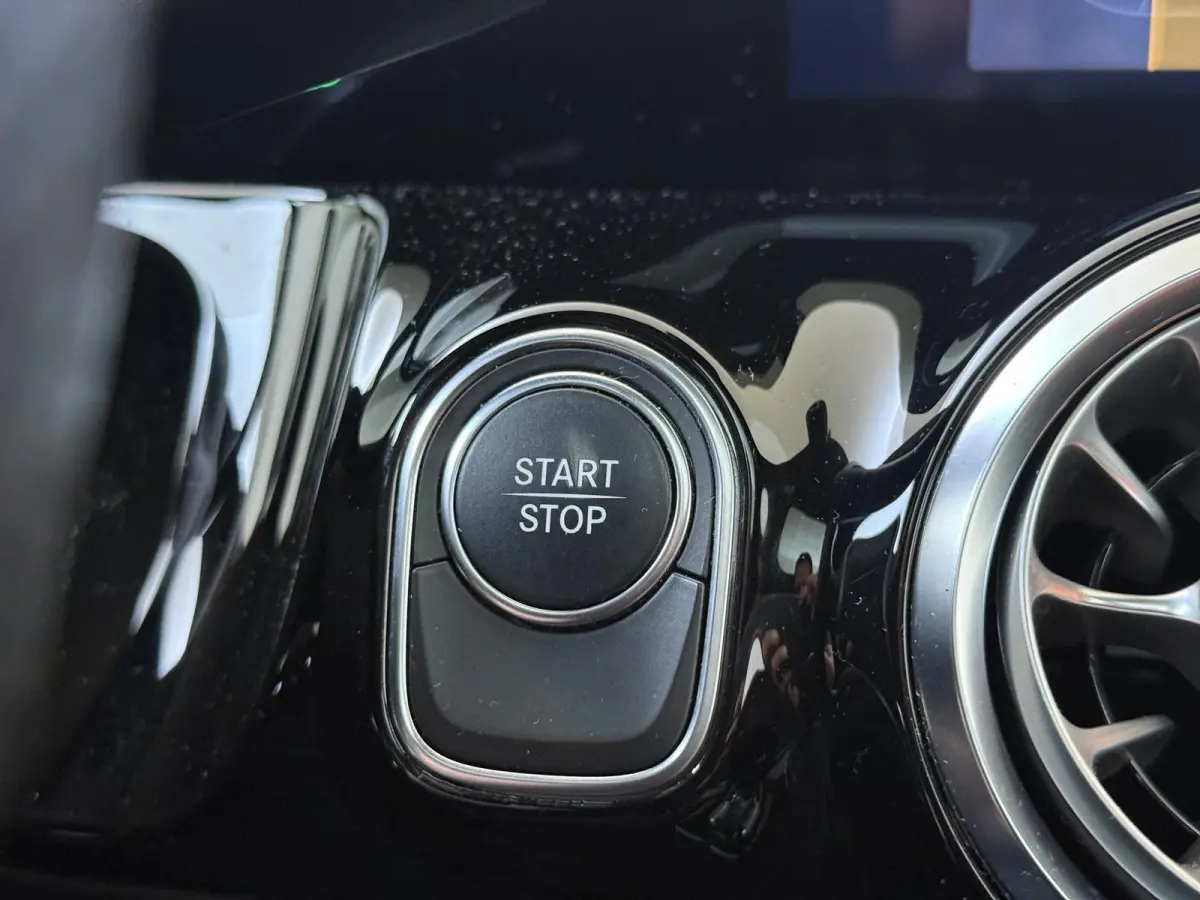 250 Business Solution AMG 67 kWh Panoramadak / Keyless / Privacy Glass / Parkeercamera / Sfeerverlichting / Elektr. Kofferklep / Stoelverwarming