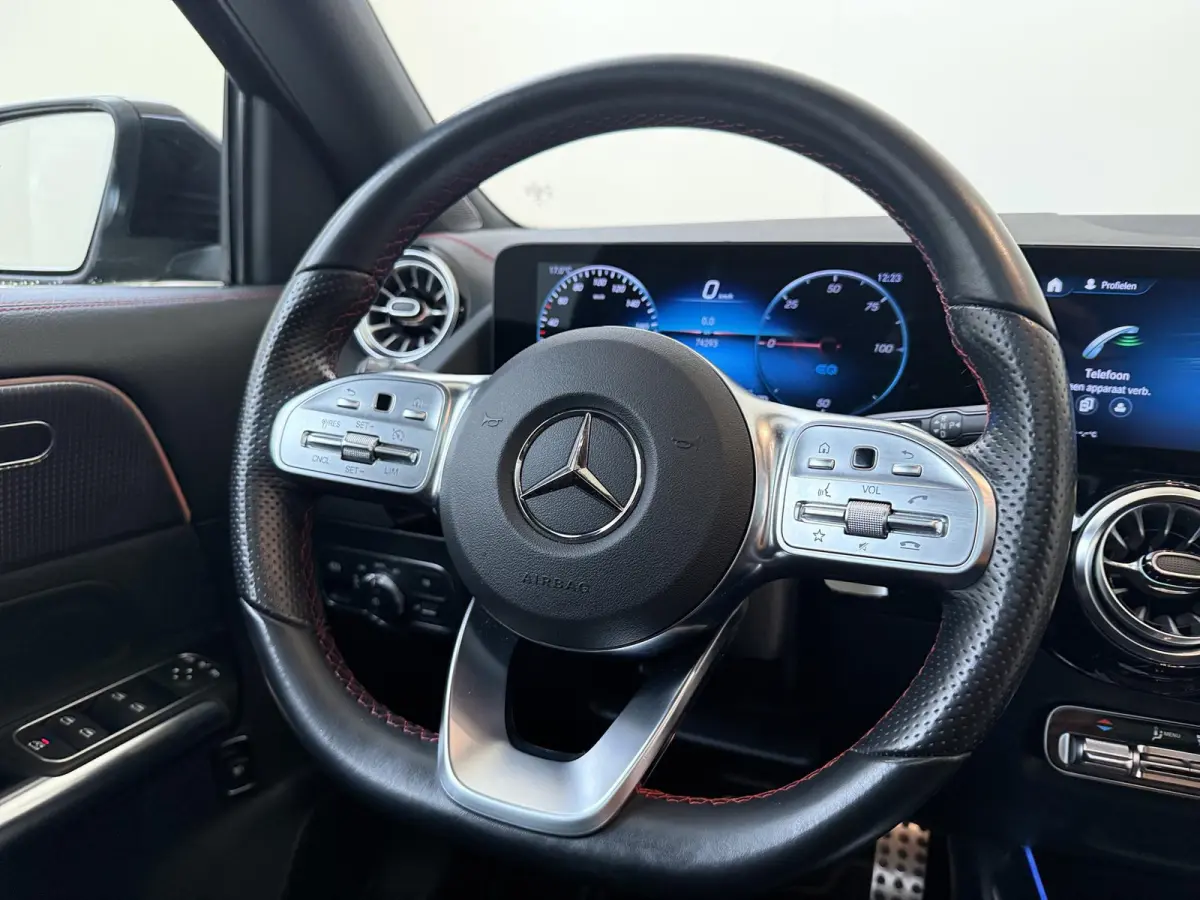 250 Business Solution AMG 67 kWh Panoramadak / Keyless / Privacy Glass / Parkeercamera / Sfeerverlichting / Elektr. Kofferklep / Stoelverwarming