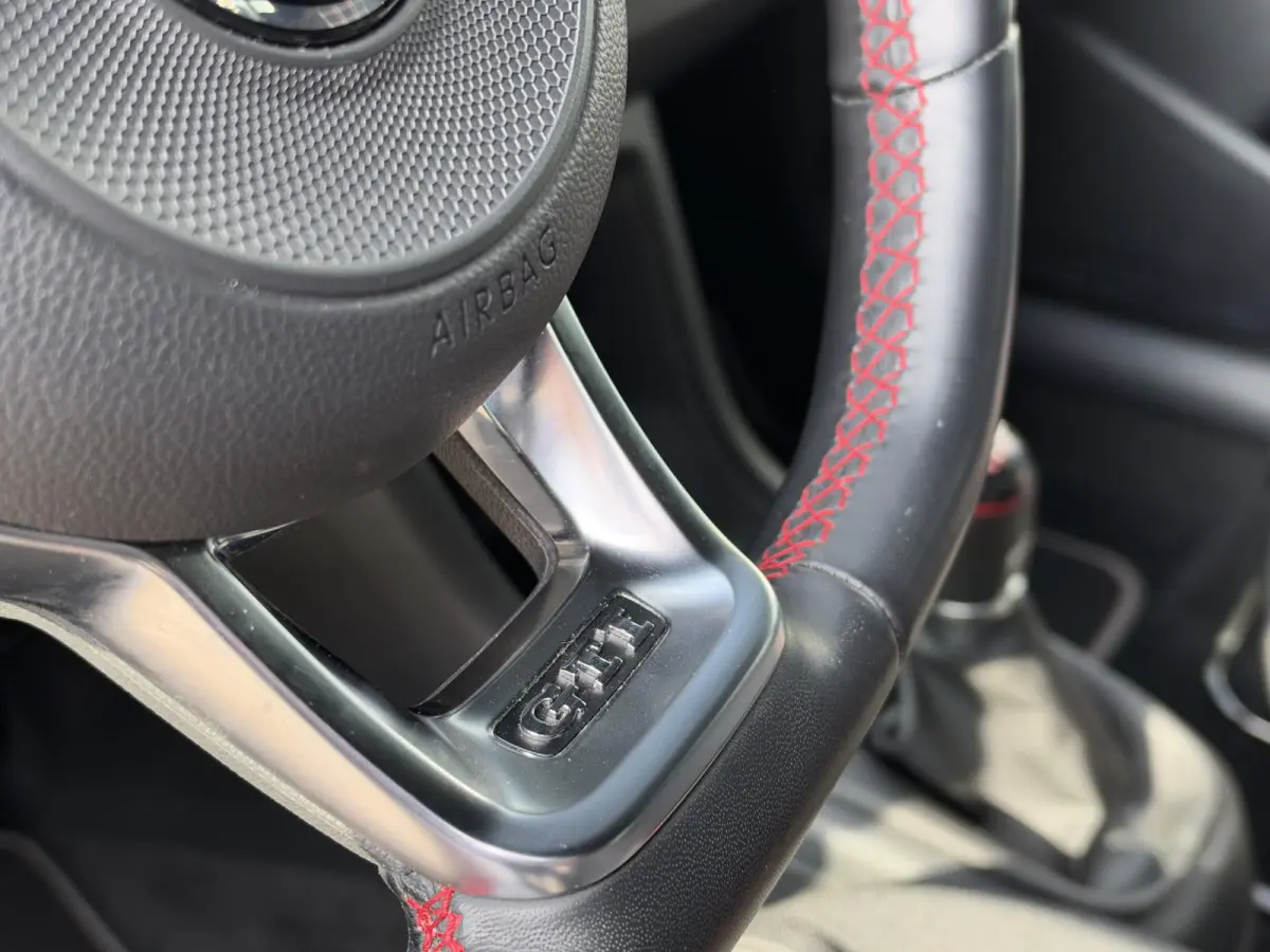 Up! 1.0 TSI GTI | Cruise Control | Achteruitrijcamera | Stoelverwarming | BT-audio | Climate Control |