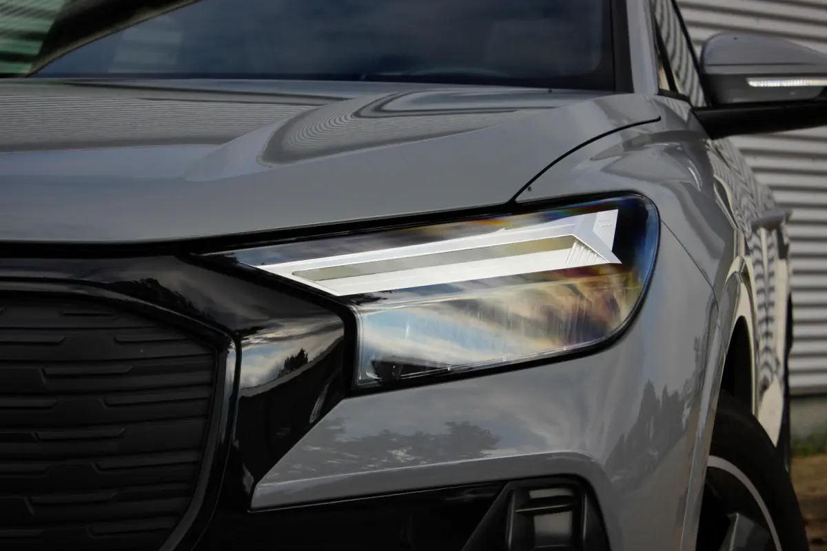 40 Advanced edition 77 kWh // 97,4% SoH | S-line | Panoramadak | Black Optic | Camera | Smartphone pakket | Keyless Advanced