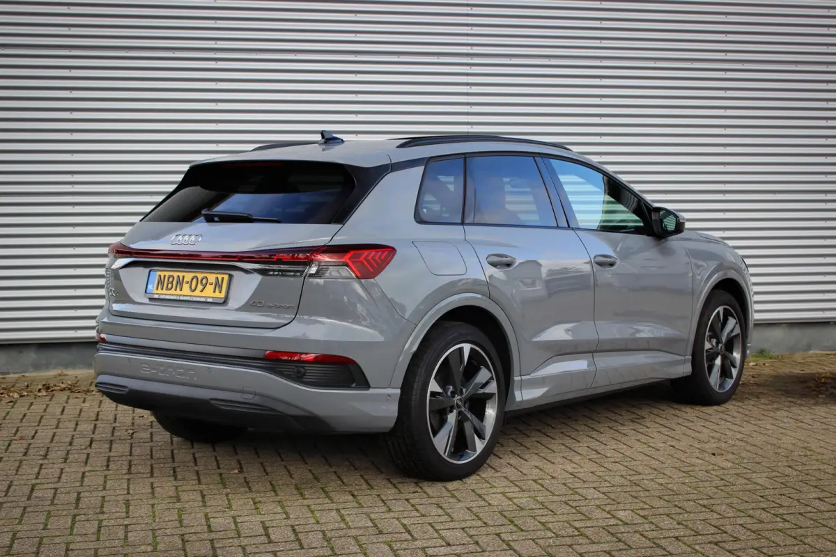40 Advanced edition 77 kWh // 97,4% SoH | S-line | Panoramadak | Black Optic | Camera | Smartphone pakket | Keyless Advanced
