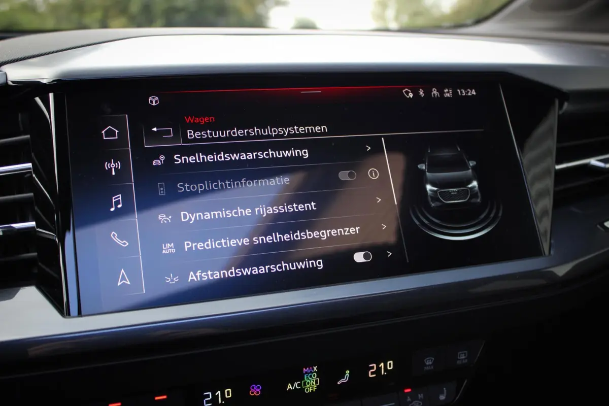 40 Advanced edition 77 kWh // 97,4% SoH | S-line | Panoramadak | Black Optic | Camera | Smartphone pakket | Keyless Advanced