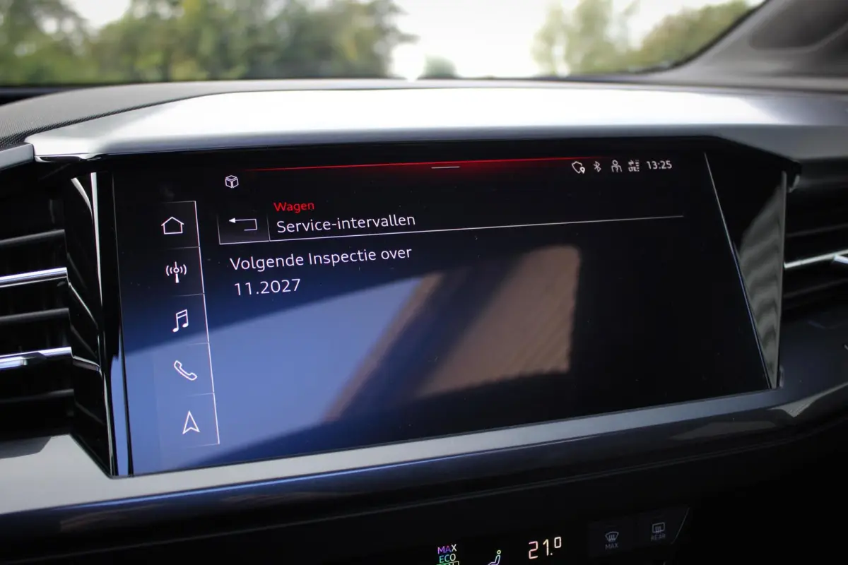 40 Advanced edition 77 kWh // 97,4% SoH | S-line | Panoramadak | Black Optic | Camera | Smartphone pakket | Keyless Advanced