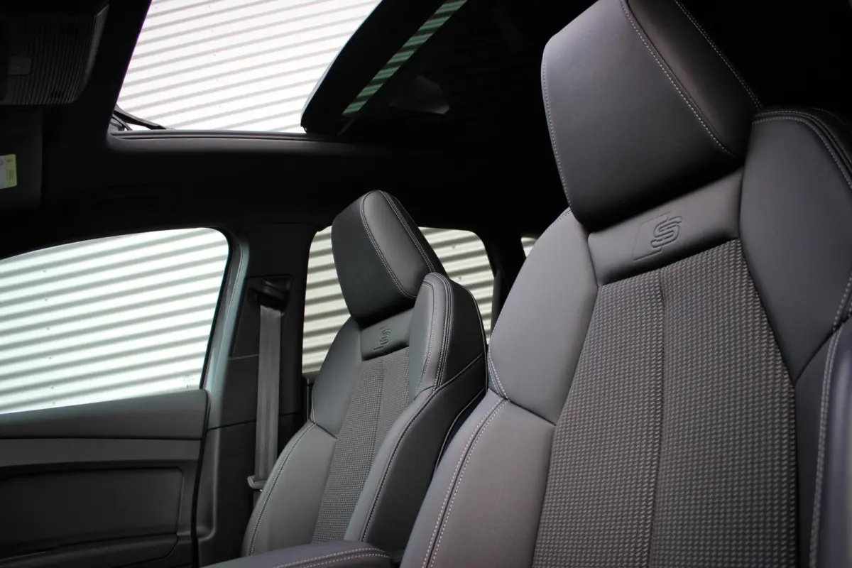40 Advanced edition 77 kWh // 97,4% SoH | S-line | Panoramadak | Black Optic | Camera | Smartphone pakket | Keyless Advanced