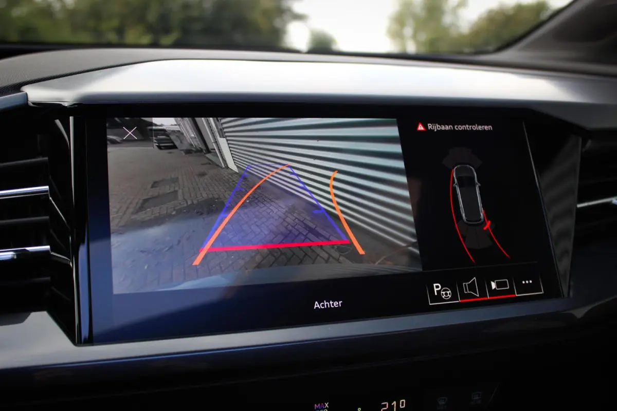 40 Advanced edition 77 kWh // 97,4% SoH | S-line | Panoramadak | Black Optic | Camera | Smartphone pakket | Keyless Advanced