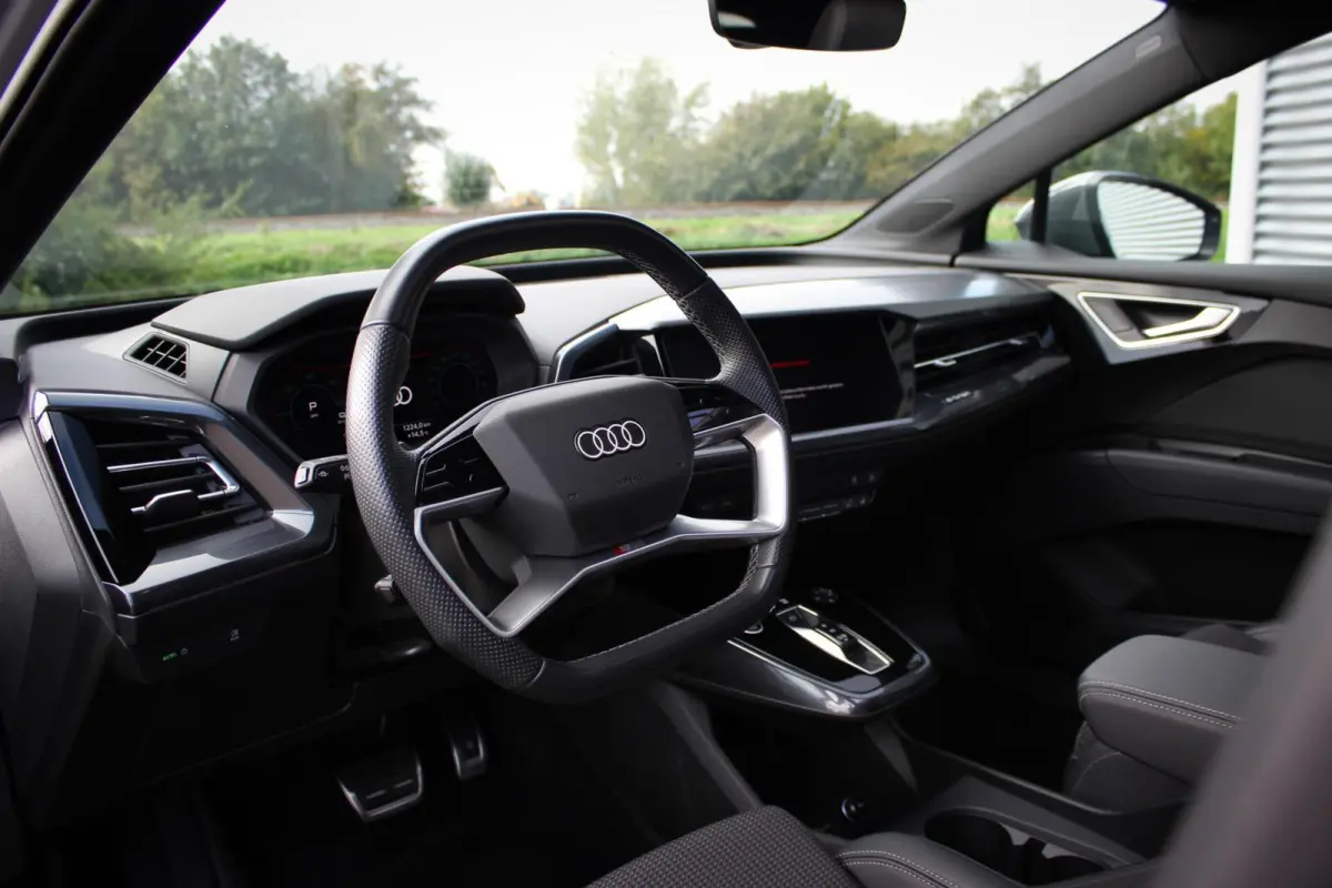40 Advanced edition 77 kWh // 97,4% SoH | S-line | Panoramadak | Black Optic | Camera | Smartphone pakket | Keyless Advanced